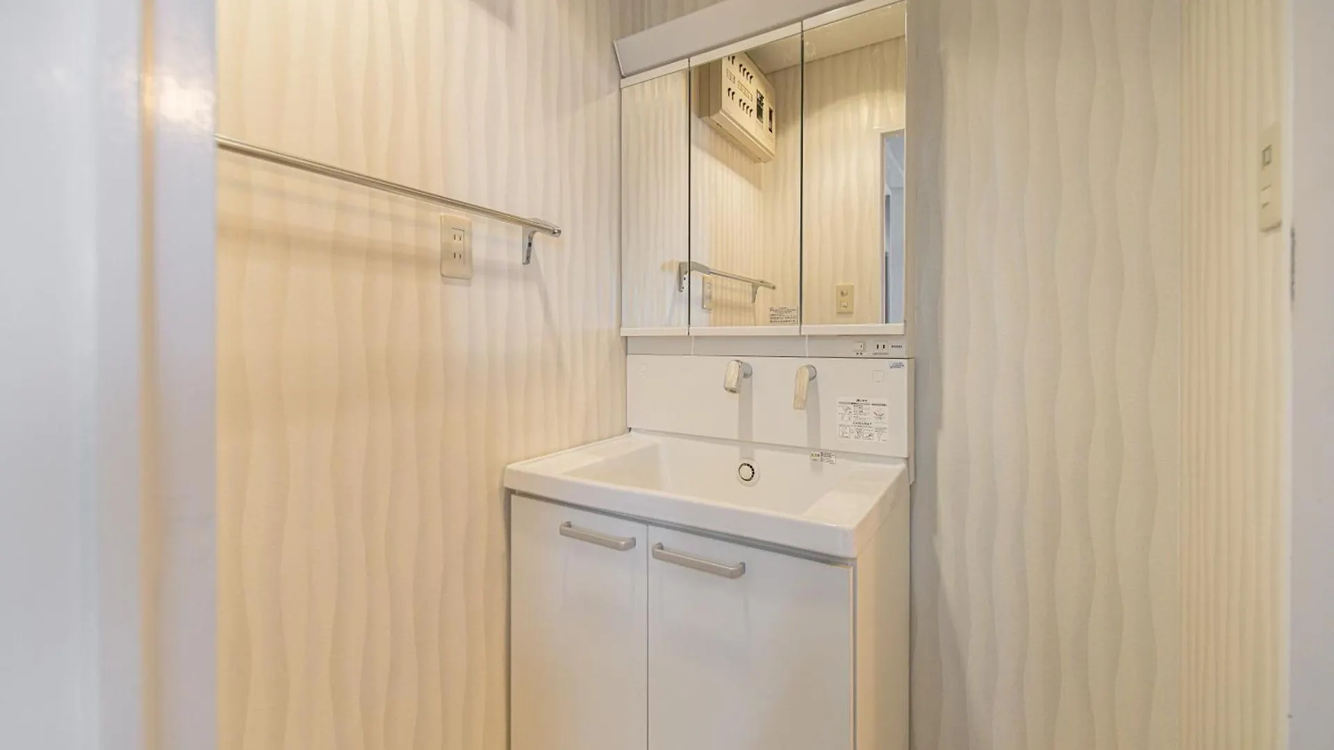 Z7全新装修套房3室2厅 新宿2站4分钟,Max 8P-Spacious,3Rooms Near Shinjuku Tokyo