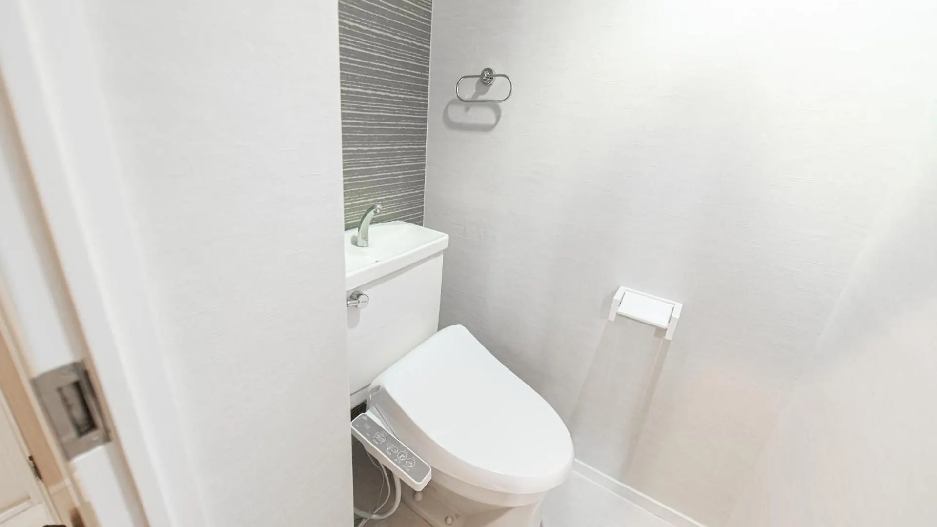 Apartment Z7全新装修套房3室2厅 新宿2站4分钟,Max 8P-Spacious,3Rooms Near Shinjuku Tokyo